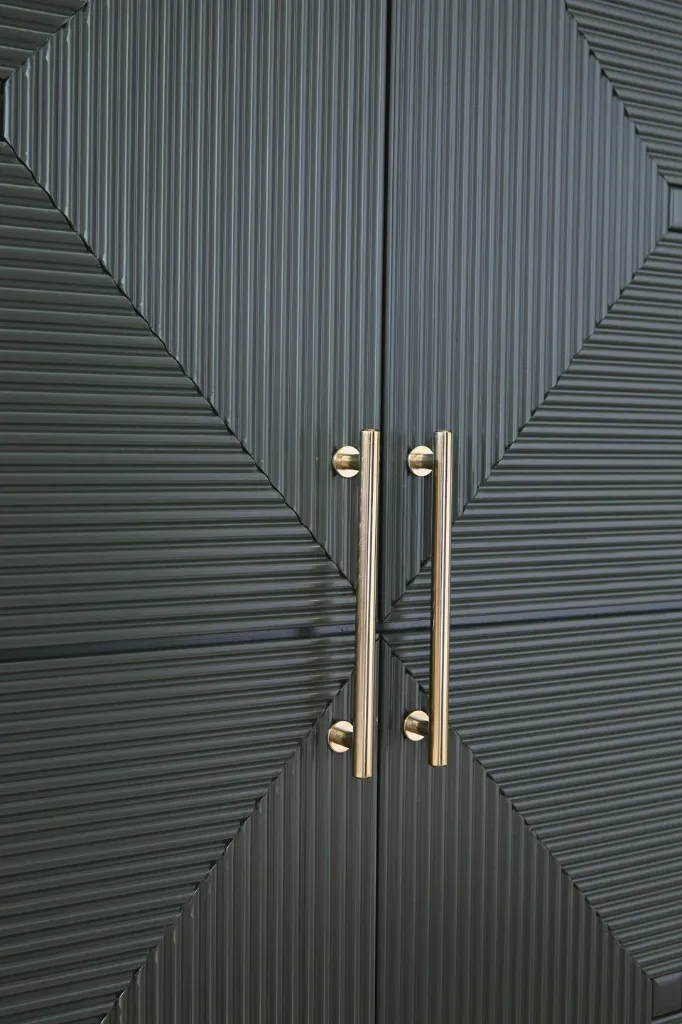 A4000676-HANDLE-DETAIL.webp