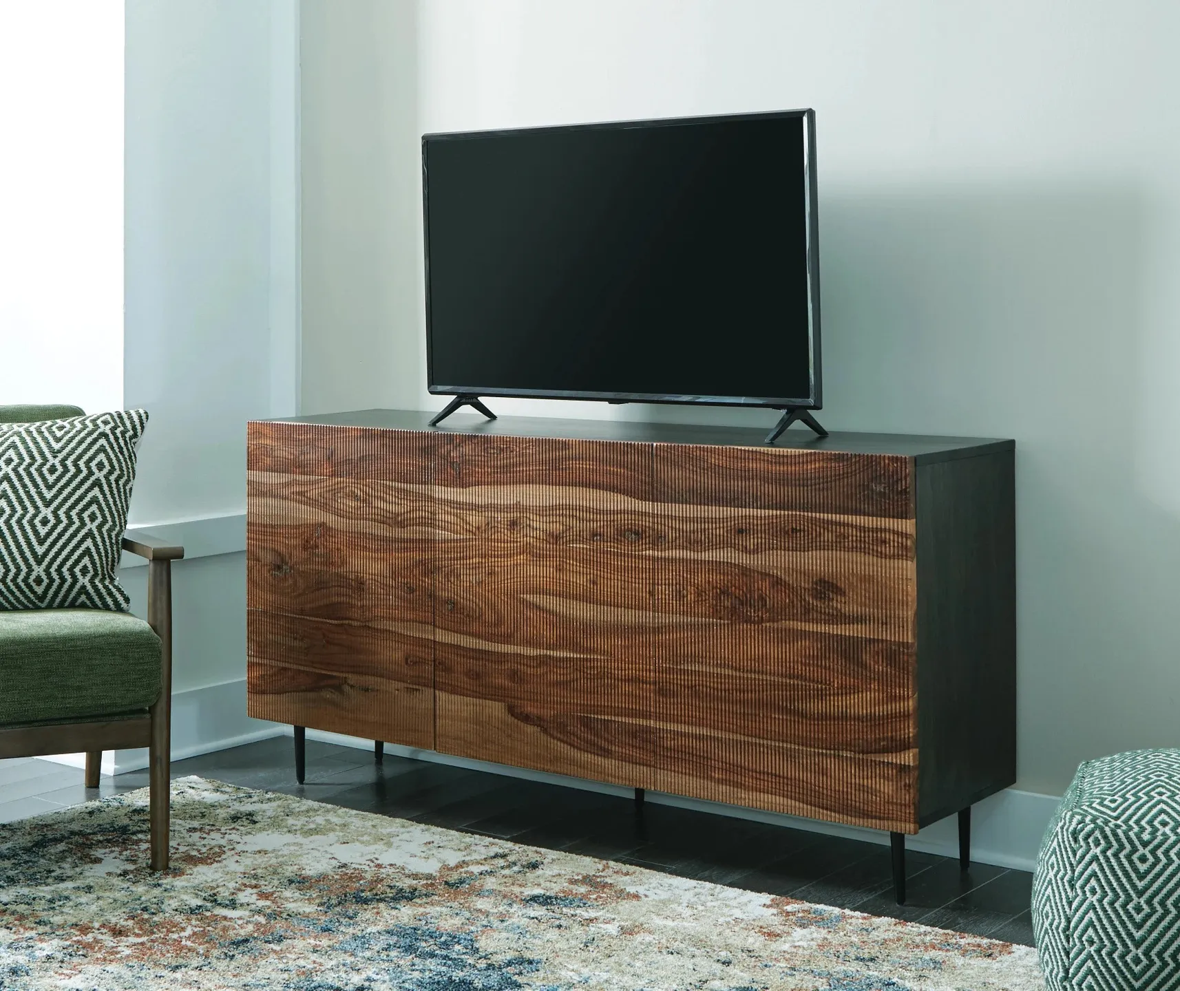 Darrey Mid-Century Fluted 3-Door Accent Cabinet 4